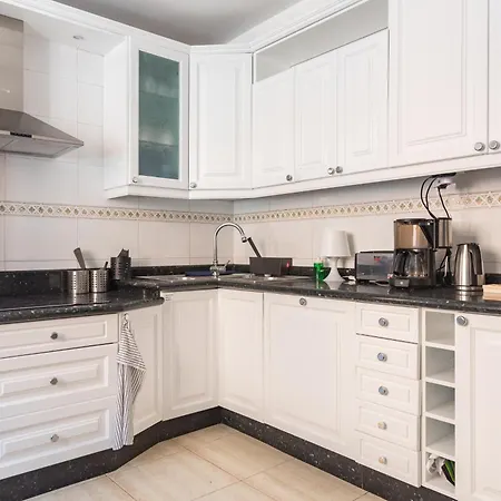 Chrisoasis Apartman *